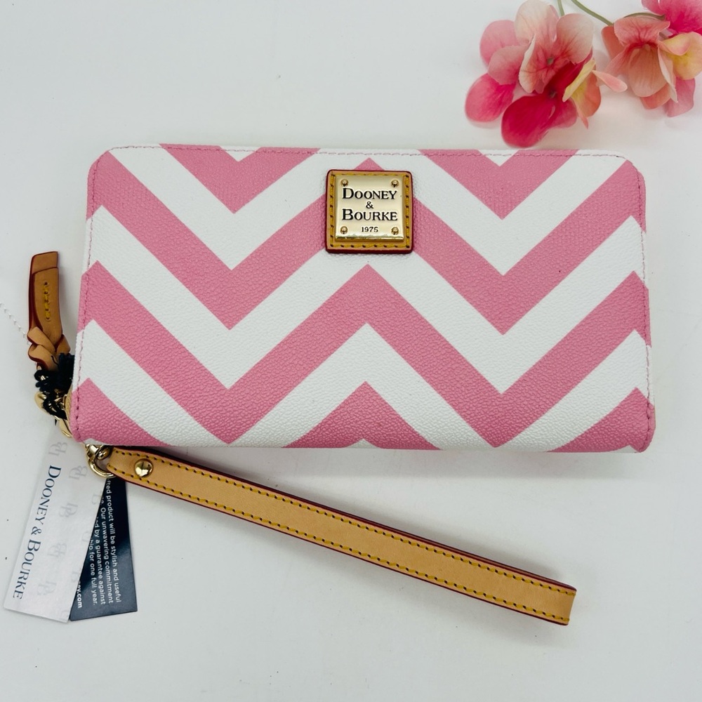 Dooney & Bourke Pink & White Chevron Large Wallet Wristlet NWT